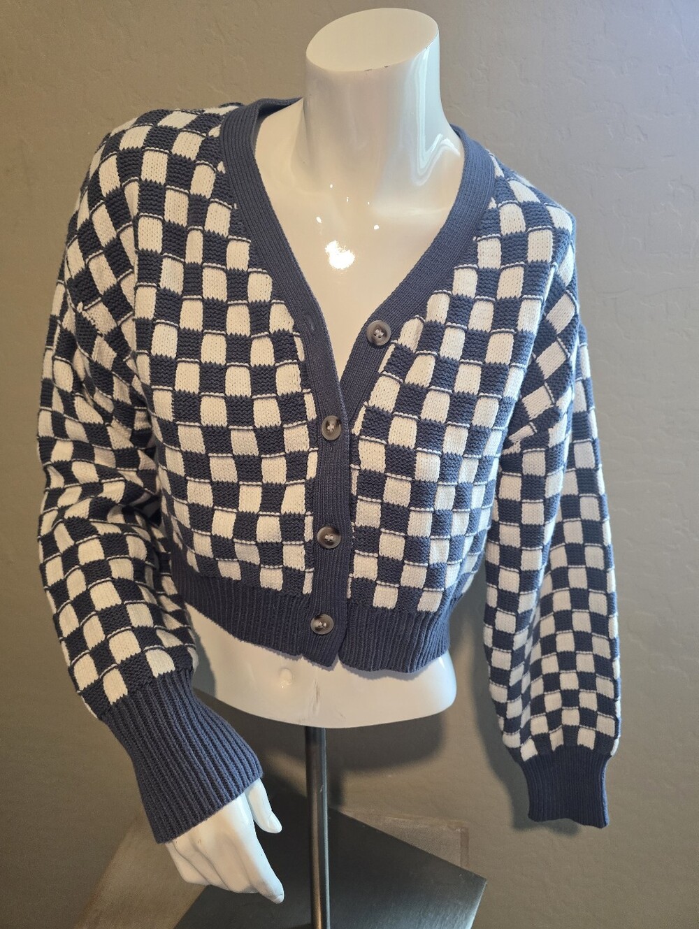 Cropped Checkerboard Knit Cardigan - Gray & White